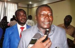 Sébastien Wénézoui, ancien chef Anti-Balaka, au volant de sa voiture dans un état de sobriété, cause un grave accident sur l’avenue des martyrs à Bangui