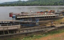 La rivière Oubangui, dernière source d'espoir des assoiffés face à la crise de l’eau à Bangui