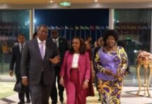 L’Union africaine quémande pour la RCA : où sont passés les 5 000 milliards de Touadéra ? L’Union africaine quémande pour la RCA : où sont passés les 5 000 milliards de Touadéra ?
