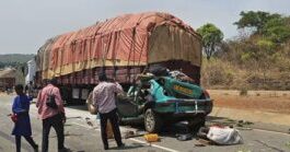Sur le lieu de l'accident de circulation entre Bouar et Baoro ce jeudi 13 février 2025 impliquant quatre véhicules, l'un est le car de l'agence Avenir de Centrafrique, un deuxième en provenance de Béloko, un troisième en provenance de Zawa vers Yaloké et un quatrième de Bouar, dans la préfecture de la Nana-Mambéré. Corbeaunews-Centrafrique