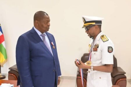 La rencontre du Président centrafricain Faustin Archange Touadera avec Dieunedort Kamdem Nounga au palais de la renaissancce à Bangui