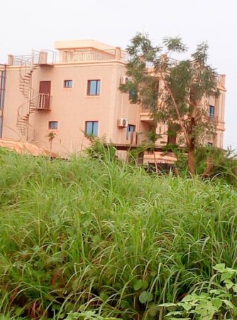 Cité de Golf à Bangui : La nouvelle vitrine du détournement des fonds publics centrafricains. Sarandji, Touadera, Ngamana, Zokoué, Mada et autres y construisent leurs villas triplexes