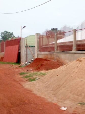 Cité de Golf à Bangui : La nouvelle vitrine du détournement des fonds publics centrafricains. Sarandji, Touadera, Ngamana, Zokoué, Mada et autres y construisent leurs villas triplexes