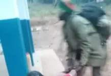 Après l’attaque de Bambouti, le commandant de compagnie Yetinzapa Bertin sort du cadre légal et menace pathétiquement les ravisseurs tout en mettant en danger la vie des otages Après l’attaque de Bambouti, le commandant de compagnie Yetinzapa Bertin sort du cadre légal et menace pathétiquement les ravisseurs tout en mettant en danger la vie des otages