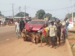 Un nouveau crash nocturne fait tomber la statue des victimes de Wagner  au croisement du huitième arrondissement