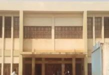 Au lycée de Miskine, un professeur de biologie menace des élèves de mauvaises notes après les publications de CNC sur le racket scolaire Au lycée de Miskine, un professeur de biologie menace des élèves de mauvaises notes après les publications de CNC sur le racket scolaire