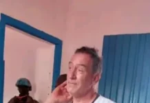 MSF sort tout son gabari et détruit totalement Wagner et son réseau de propagande au sein du gouvernement centrafricain Moins de trois semaines après la visite avortée de Marcelo Rebelo de Sousa à Bangui, c’est au tour de Macron d’envoyer son ministre des Affaires étrangères en RCA pour discuter avec Touadera le problème d’un autre français arrêté par les Wagner