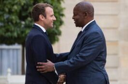 Le-President-Français-Emmanuel-Macron-et-son-homologue-Centrafricain-Faustin-archange-Touadéra-à-l’Élysée-le-25-septembre-2017. Centrafrique : quand la France menace de couper toutes ses relations diplomatiques avec la RCA.