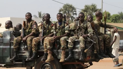 les-soldats-de-l’armée-Centrafricaine-le-8-janvier-2013-pour-Reuters-IMG_4088 Centrafrique : Ngoussima, la tension monte d’un cran contre les soldats FACA accusés d’exactions extrajudiciaires.