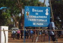 Pancarte-brigade-de-la-gendarmerie-de-Paoua, illustrant l'article sur Paoua : Les gradés de la gendarmerie transforment les barrières en points de racket des usagers