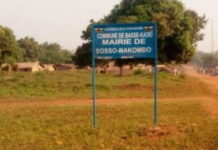 Sosso-Nakombo : Le maire transforme l’urbanisation en source d’enrichissement personnel Pancarte-mairie-de-Sosso-Nakombo-IMG_4199 Alerte Info Centrafrique : extrême tension à Sosso-Nakombo, 4 chinois morts.