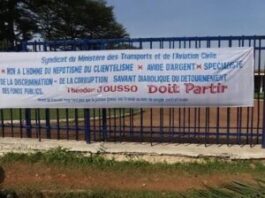 bandorole-grève-du-personnel-ministère-des-transports-2018 Centrafrique : Le personnel du Ministère des Transports et de l’Aviation civile exige sans condition   le limogeage de leur ministre.