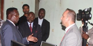 Ecolog internatiional fait un fon d'ordinateur à l'université de Bangui