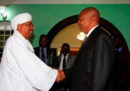 Le Président centrafricain Faustin Archange Touadera et son homologue soudanais Omar El-Béchir au Soudan Touadera-et-El-Beechir-au-soudan-27-mars-2016-IMG_3978 Centrafrique : Faustin Touadera pris en étau