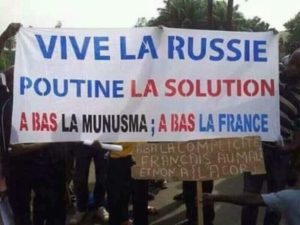 une banderole avec des message haineux contre la france en centrafrique