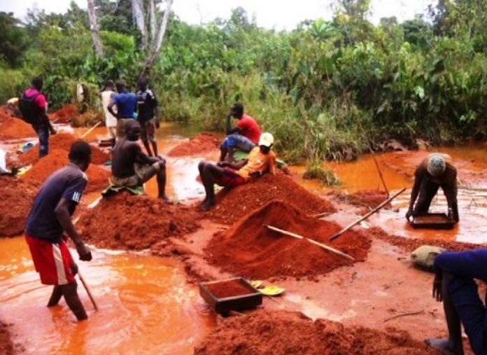 chantier-or-en-centrafrique-corbeaunews Centrafrique : Nzacko, une commune minière abandonnée par le pouvoir de Bangui (Reportage)