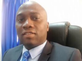 Dr. Dominique Désiré Erenon, l'auteur de l'article. Photo de courtoisie. docteur-erenon-desire-bangui-centrafrique-corbeaunews CENTRAFRIQUE : POUR LA LEVÉE TOTALE DE L’EMBARGO SUR LES LIVRAISONS D’ARMES ET DU MATERIEL MILITAIRE.« Cogitationis poenam nemo patitur ».