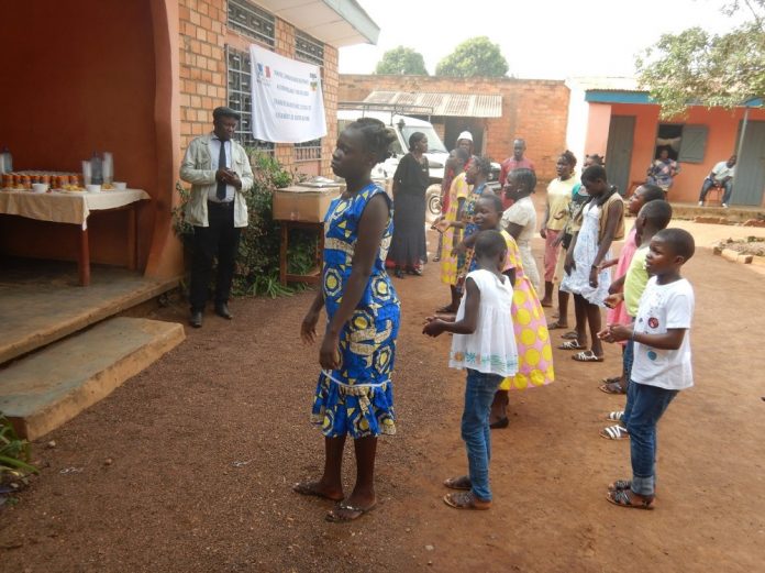 Fondation Voix-du-coeur fondation-voix-du-coeur-centrafrique-corbeaunews-bangui Centrafrique : Fondation « Voix du Cœur »,  l’ambassade de France et les FACA viennent en aide aux filles de la rue