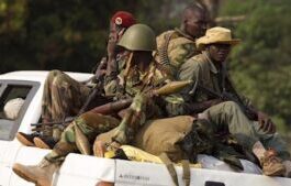 Patrouille des Séléka au nord de Bangui en mars 2014. CopyrightAFP les-Séléka-dans-un-pick-up-au-nord-de-Bangui-mars-2014-IMG_11mars2018233532 CENTRAFRIQUE : LE CRÉPUSCULE DES TUEURS, LE POUVOIR ET LES RUSSES PRATIQUENT-ILS