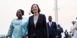 La ministre française des armées et son homologue de Centrafrique Marie-Noëlle Koyara à Bangui. CopyrightCNC