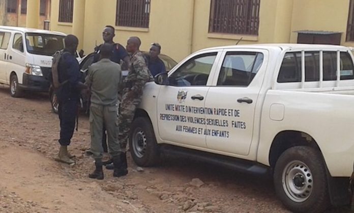 Patrouille des forces de l'ordre à Bangui lors du combat du PK5 en avril dernier. CopyrightCNC Combat-du-pk5-les-policiers-dans-un-pick-up-pour-intervenir Centrafrique : réveillon à Bangui, la sécurité renforcée autour du PK5.