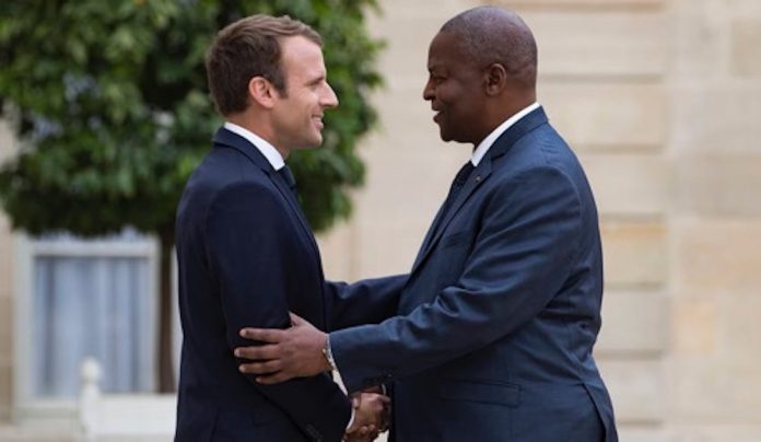 Le-President-Français-Emmanuel-Macron-et-son-homologue-Centrafricain-Faustin-archange-Touadéra-à-l’Élysée-le-25-septembre-2017. CENTRAFRIQUE / FRANCE : EMMANUEL MACRON FACE A UN DILEMME