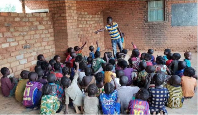 Retour des élèves en classe à l'école Madinga à Alindao dans le Mbomou, Credit photo : Minusca. ecole-madinga-alindao-mbomou-minusca-salle-de-classe-janvier Centrafrique / Alindao : quand l'école renait de ses cendres.