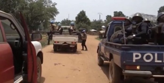 Patrouille mixte des forces de l'ordre à Bambari dans la Ouaka en République centrafricaine patrouille-mixte_fsi_et_minusca_a_Bambari_corbeaunews-1 Flash info : arrivée massive des rebelles de l’UPC à Bambari, au centre de la République centrafricaine.