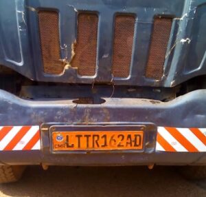 La plaque du camion accidenté à la cité des 200 villas le 14 janvier 2019. CopyrightCNC. plaque-immatriculation-camion-accident-cloture-famille-khoe-200-villas-bangui-barc Centrafrique : dérapage d‘un camion-remorque à Bangui.