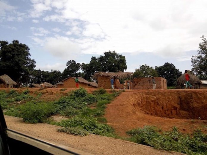 Image d'illustration de la Commune de Zoukombo sur l'axe Babouar-Béloko. CopyrightCNC. Commune-de-Zoukombo-sur-axe-baboua-beloko-zamago République centrafricaine : village Dogo occupé par des hommes lourdement armés.