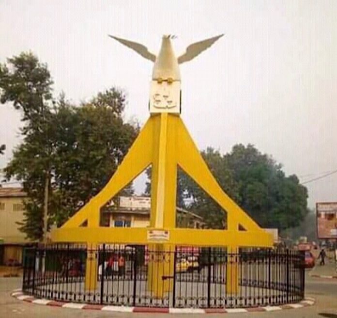 République centrafricaine : assassinat d’un homme au quartier Haoussa de Bouar. monument-paix-ville-de-bouar-centrafrique-corbeaunews République centrafricaine : assassinat d’un homme au quartier Haoussa de Bouar.