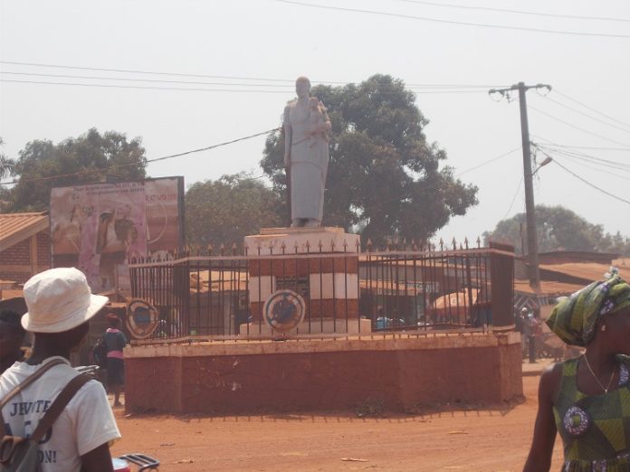 République centrafricaine : un homme retrouvé sans vie sous une table au marché Pétévo rond-point-marche-petevo-bangui-centrafrique-corbeaunews République centrafricaine : un homme retrouvé sans vie sous une table au marché Pétévo