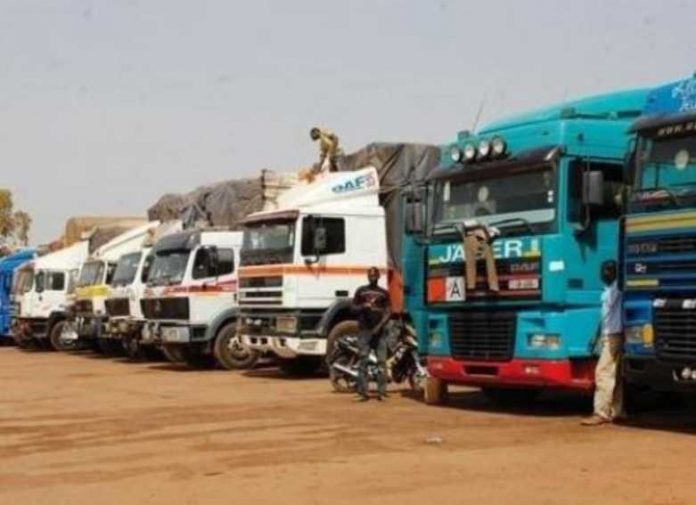 camion-routier-camerounais-grève RCA : blocage de circulations à Zoukombo, les transporteurs camerounais menacent.