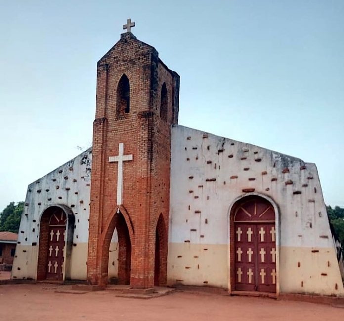 eglise-catholique-de-bria-corbeaunews-centrafrique Centrafrique : tournée marathon du cardinal Dieudonné Nzapalainga au nord.