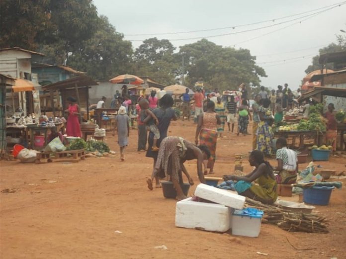 marché-du-quartier-Fouh-Bangui Centrafrique : réaction des Banguissois au partage de gâteaux de la République de Touadera