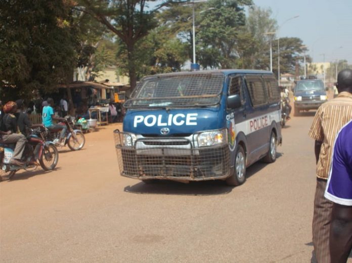 bus-de-la-police-CNS Centrafrique : tentative de mutinerie à la prison du camp de Roux, 8 détenus transférés à Ngaragba.