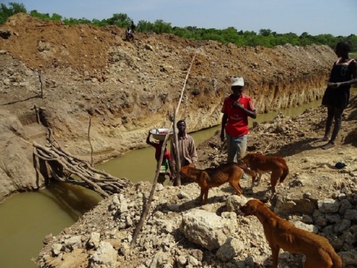 minie-de-diamant-et-or-de-Bozoum RCA Quelles conséquences sociales et environnementales à l’exploitation anarchique de l’or dans la préfecture de l’Ouham Pendé ?