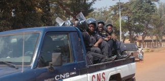 Patrouille des éléments de la compagnie nationale de sécurité Bangui en République centrafricaine