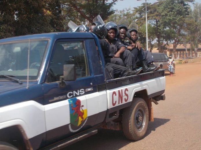 Patrouille des éléments de la compagnie nationale de sécurité Bangui en République centrafricaine pickup-police-nationale-CNS-en-patrouille-micka RCA : tentative de braquage du véhicule de DRC à Bangui, un ex-maire arrêté par la police.