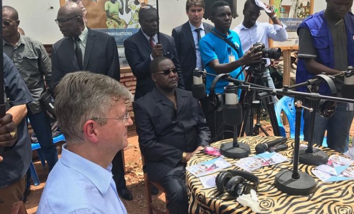 visite-de-Lacroix-dans-une-radio-communautaire-à-Bangassou RCA : à Bangassou, Jean-Pierre Lacroix rend hommage aux « artisans au quotidien de la paix »