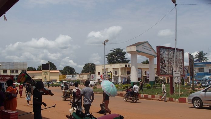 vue-latérale-rue-devant-maison-de-la-presse-bangui RCA : des faussaires camerounais expulsés.