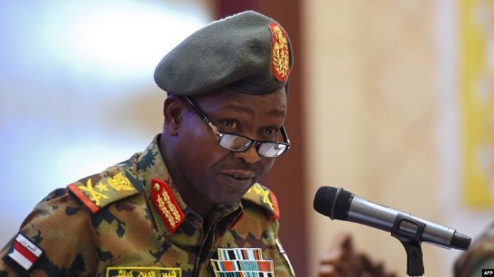 Le porte-parole du Conseil militaire au pouvoir au Soudan, Lieutenant Général Shams El-Din Kabbashi en conférence de presse à Khartoum, le 7 mai, 2019 Le-porte-parole-du-Conseil-militaire-au-pouvoir-au-Soudan-Lieutenant-Général-Shams-El-Din-Kabbashi-en-conférence-de-presse-à-Khartoum-le-7-mai-2019 Soudan : Reprise prévue ce dimanche des discussions sur la transition