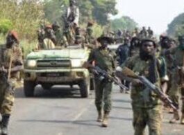 Les-rebelles-de-la-Séléka-dans-un-pick-up-en-route-pour-Bangui- Centrafrique : lancement de campagne nationale 2019 – 2021 pour la lutte contre l’enrôlement des enfants.