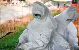 Léquipe-médicale-au-centre-de-traitement-contre-Ebola Ebola en RDC : quatre morts et 132 attaques contre des équipes médicales