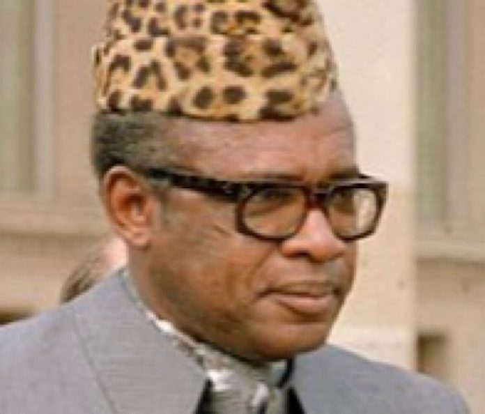 Mobutu-sésé-seko-du-zaïre-wikipédia Politique: on est pas Dieu au pouvoir. En voici une illustration parfaite