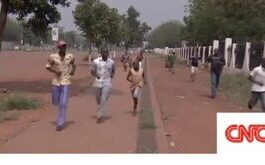 des-banguissois-marchent-à-pieds-dans-les-rues-de-Bangui Liberté de la presse : la Centrafrique dégringole au classement mondial !