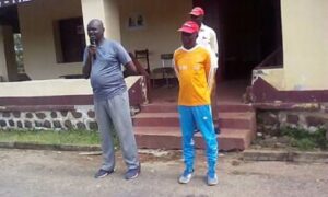 défilé-premier-mai-à-Baboua-mais-ici-cest-le-sous-préfet-et-le-maire-qui-sont-là-sur-la-photo Centrafrique : quand Bangui célèbre la fête du Travail sous la couleur des bidons jaunes.