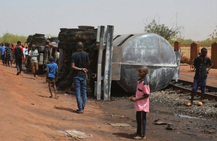 hommage-aux-victimes-de-citerne-en-feu-au-Niger Niger: deuil national en mémoire des 60 morts dans l’explosion d’un camion-