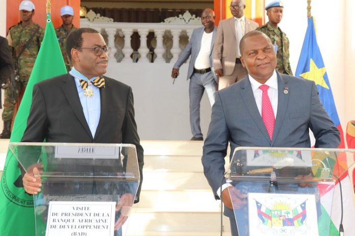 le-Président-de-la-BAD-Akinwumi-Adesina-à-gauche-et-le-Président-Touadera-à-droite-au-palais-de-la-renaissance-le-12-mai-2019-copyrightlarenaissance Visite du Président de la BAD au Congo et en Centrafrique, des milliards de francs CFA annoncés…