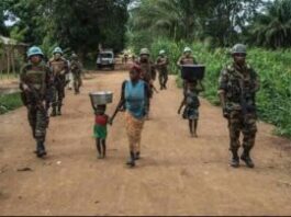les-soldats-de-la-minusca-et-les-soldats-faca-a-bambari-corbeaunews Centrafrique : la MINUSCA annonce une stabilisation générale dans le pays